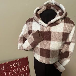 Super soft sherpa cropped hoodie sz m
